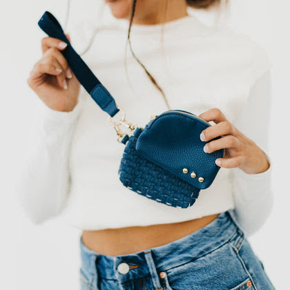 Wonderlust Woven Dual Pouch Wrislet